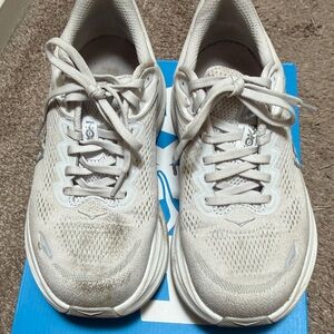 Hoka Bondi